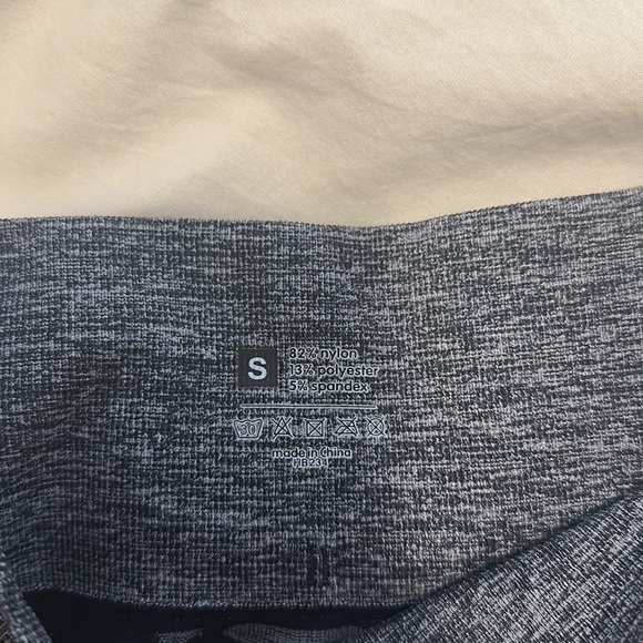 NWOT - Camo Black High-Waist Booty Scrunch Workout Leggings (Small) - Picture 3 of 4